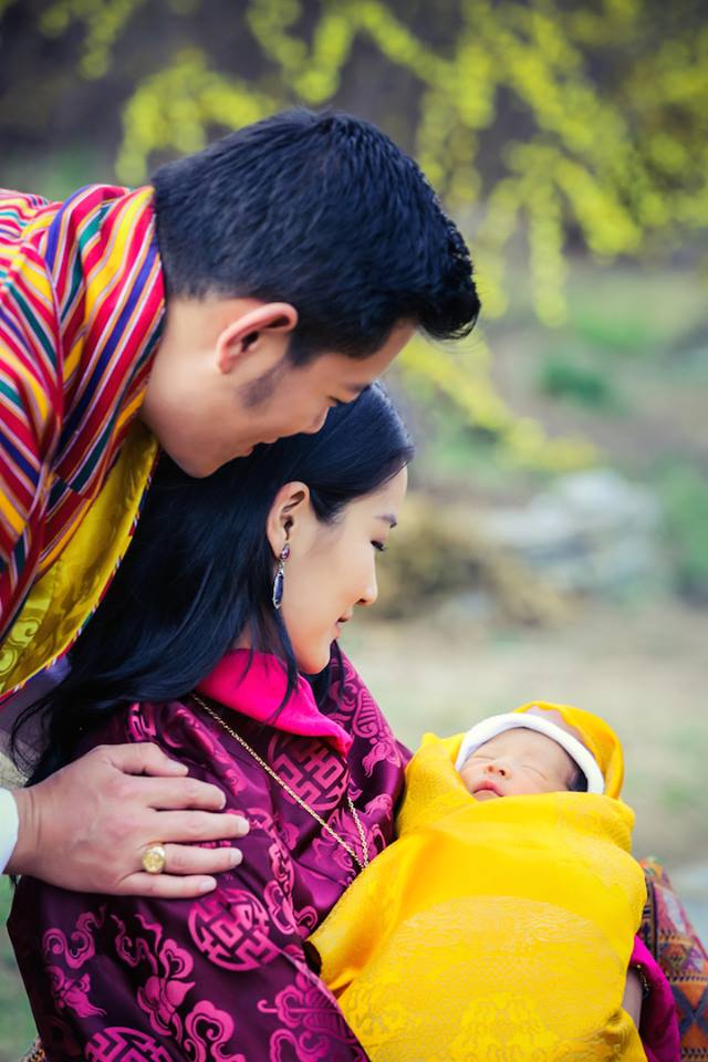 Az első fotók a bhutáni király 2 hetes fiáról