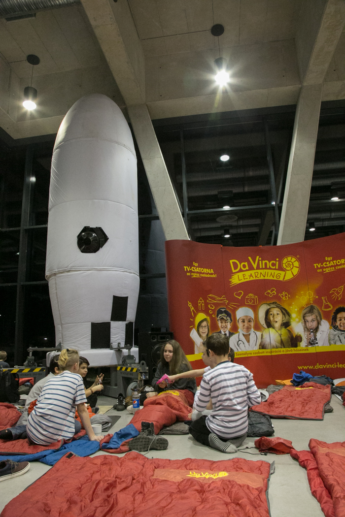 Űr expedíció és pizsamaparti gyerekeknek, a Korda Stúdióban