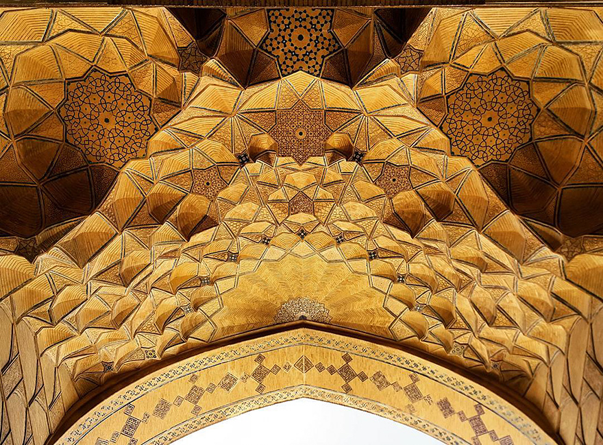 Neked is látnod kell az iráni mecsetek gyönyörű mennyezeteit!