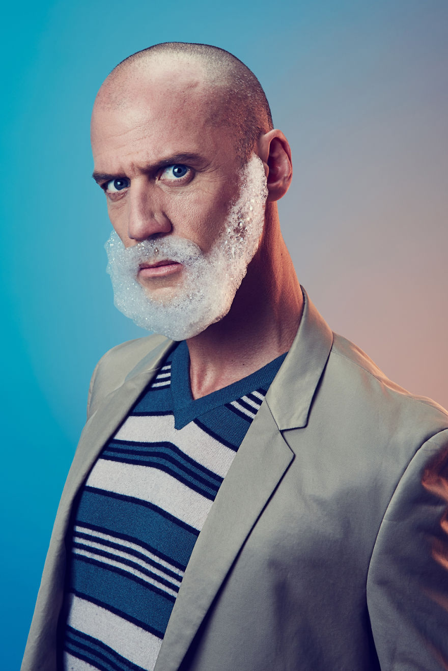 Szappanbuborékból formázza a férfiak szakállát ez a fotós 