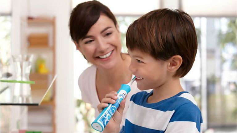 6-7 éves koráig a szülő fejezze be a fogmosást