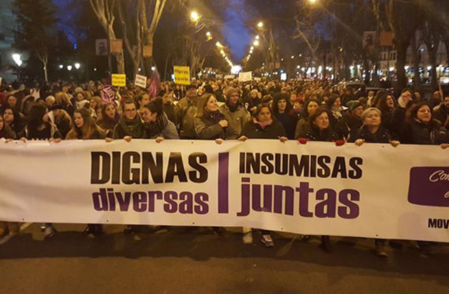 Tömegek demonstráltak a nők jogaiért Spanyolországban