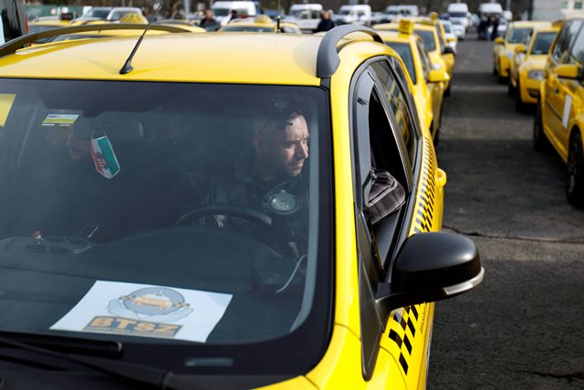 Így tüntetnek a taxisok Budapesten - képek