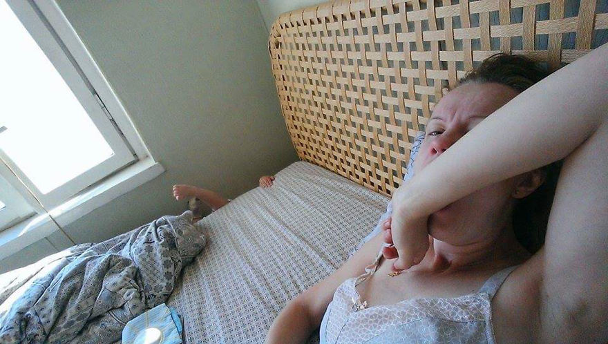 Egy anya végigfotózta egy napját szelfibottal, hogy megmutassa, milyen az anyaság - fotók