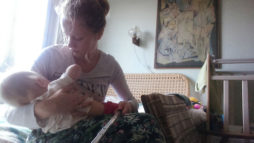 Egy anya végigfotózta egy napját szelfibottal, hogy megmutassa, milyen az anyaság - fotók