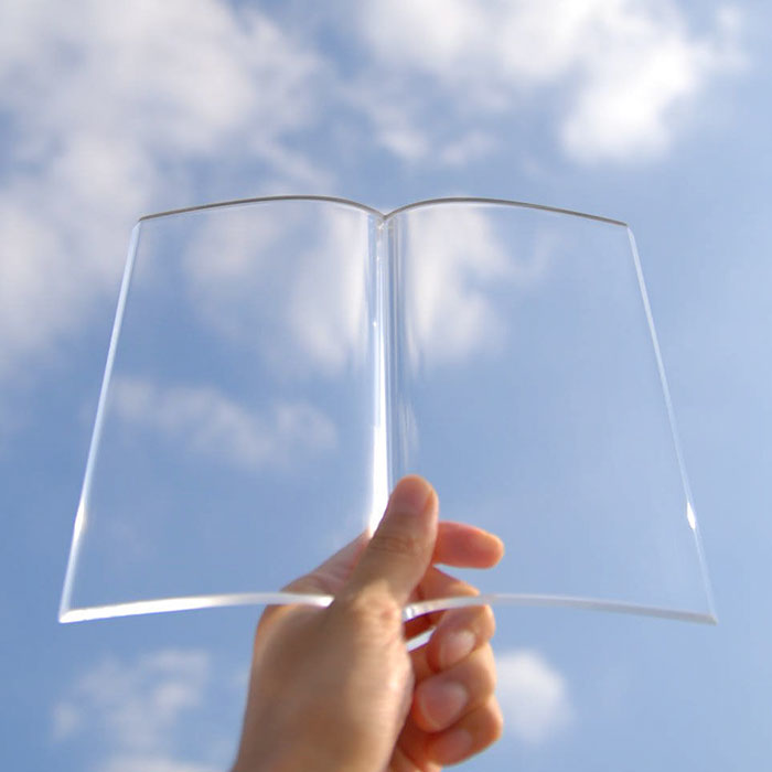 Sokkal könnyebb az olvasás az átlátszó könyvnehezékkel