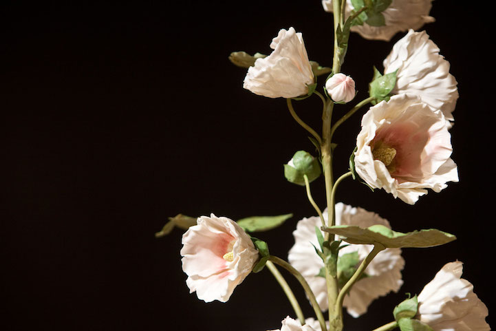 Fantasztikus virágcsokrok leheletfinom porcelánból