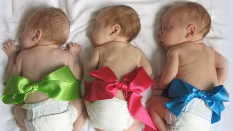 Hamarosan három testvére születik az egyéves kislánynak