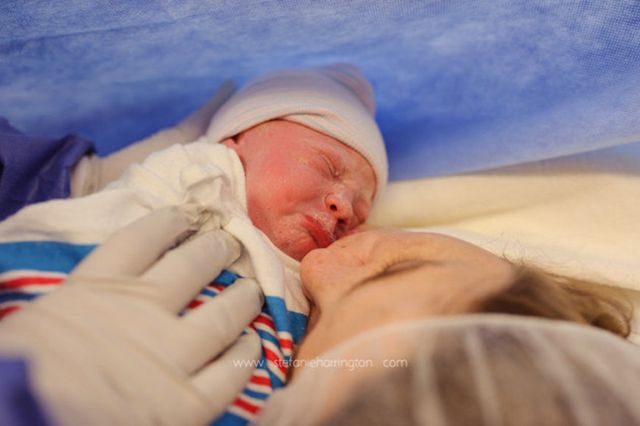 A császármetszés is lehet gyönyörű szülésélmény - megható fotók