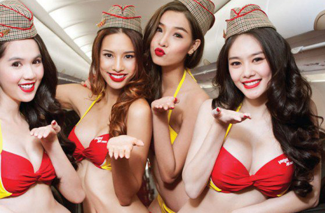 Nagyon kaszált a légitársaság a bikinis stewardessekkel