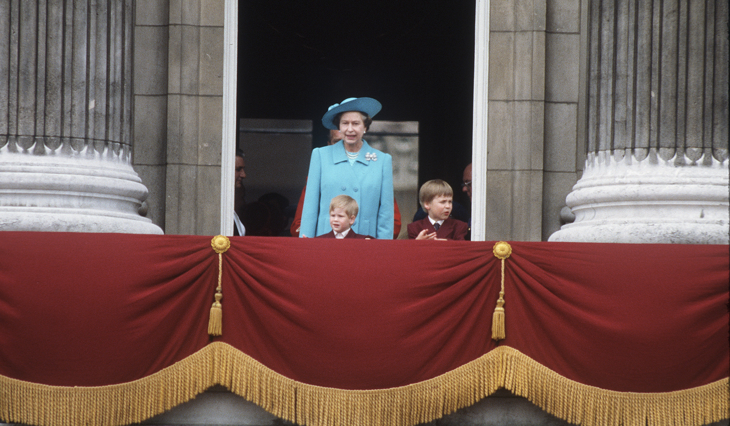 Őrült rajongótól, a romantikus miniszterig - II. Erzsébet királynő és a férfiak