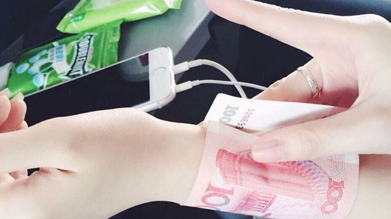 Bankjegykarkötő az új trend Kínában