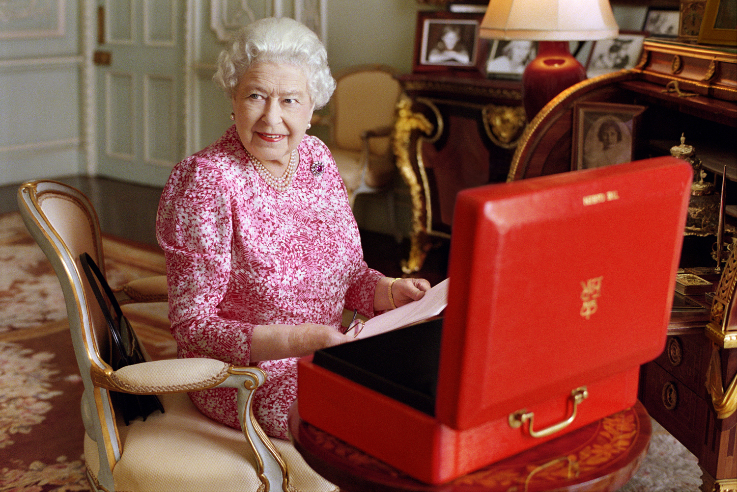 Aki a szerelem által lett uralkodó – 90 éves II. Erzsébet királynő