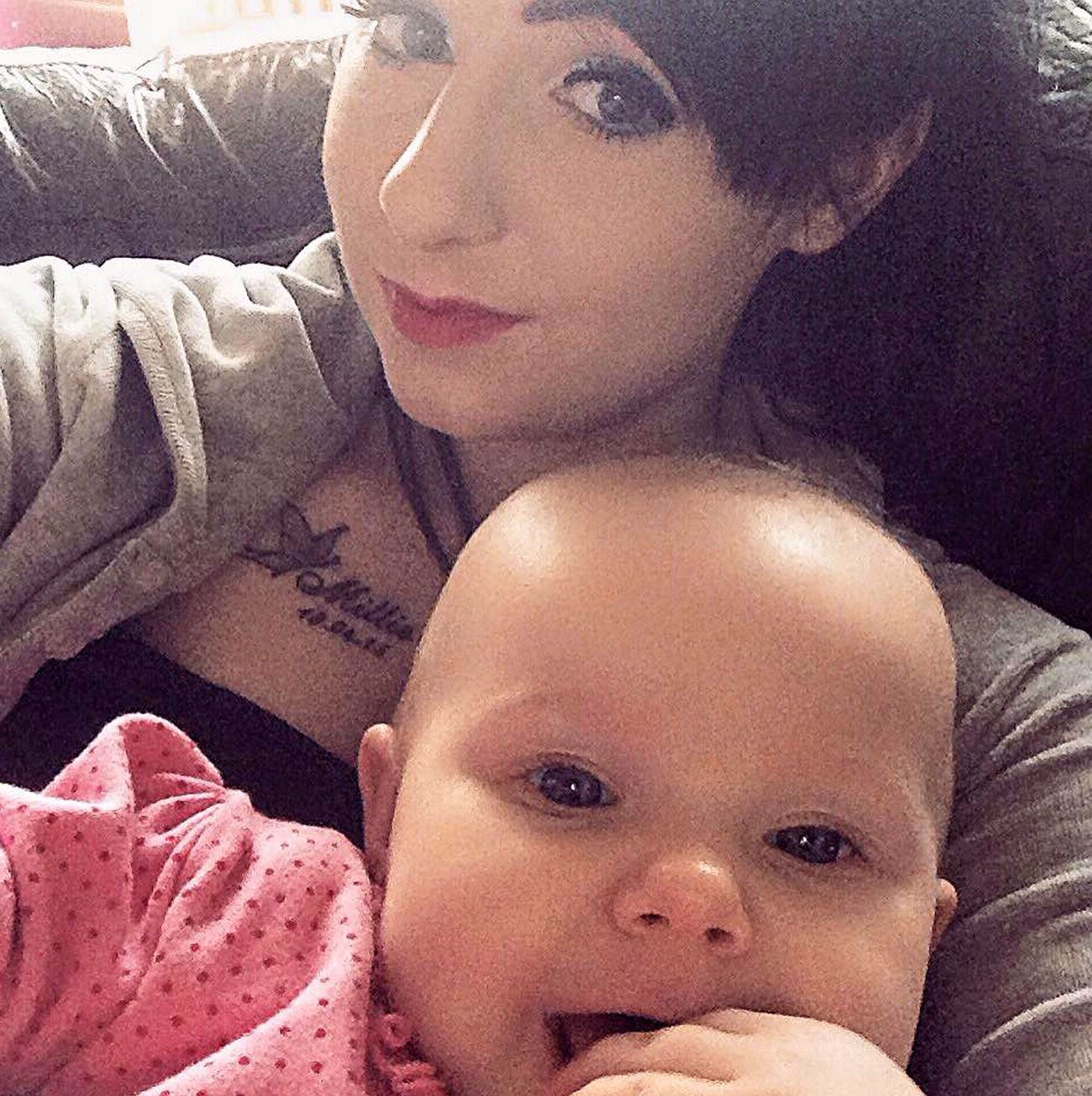 Életét áldozta a fiatal anyuka, hogy megmentse kisbabáját