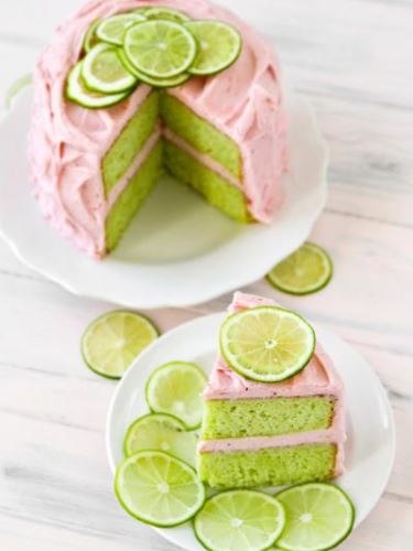 Könnyű nyári édesség recept: eperkrémes lime-torta