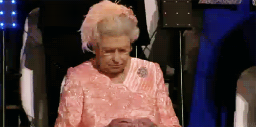 Ilyen giccses kütyüket még nem láttál II. Erzsébet királynőről
