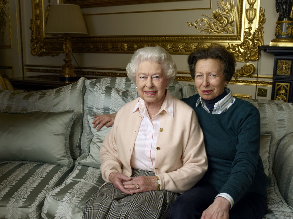 Csodálatos új fotó a ma 90 éves II. Erzsébetről és a dédunokáiról
