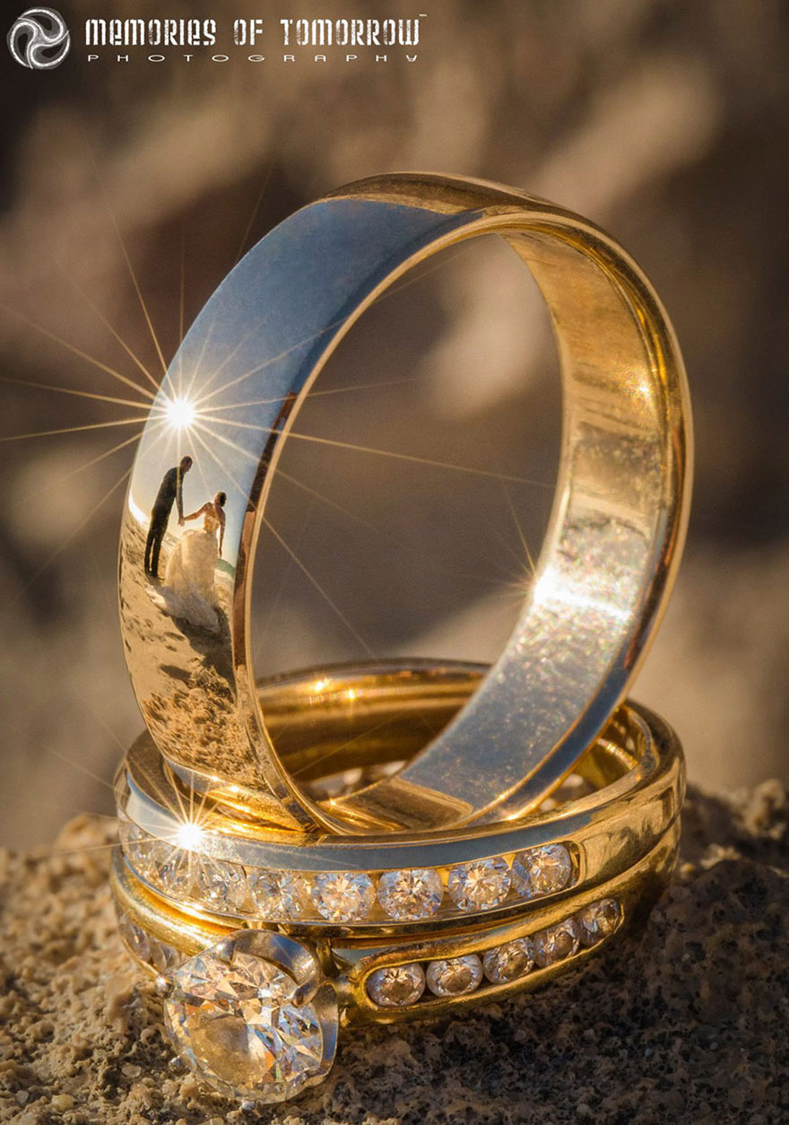 Jegygyűrűkben csillanak meg a szerelmesek - szuperegyedi esküvői fotók
