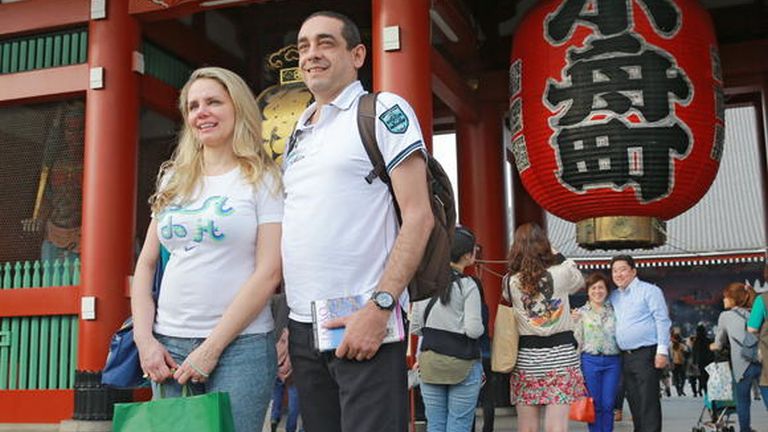 A japánok brosúrában oktatják a turistákat a viselkedésre