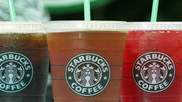 Beperelték a Starbucksot, mert túl sok jeget rak a hideg italokba