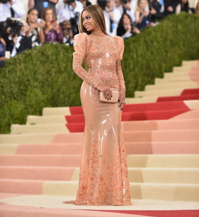 Beyoncé kotonruháján röhögnek a Met-gálán