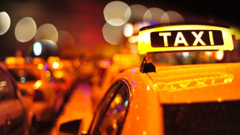 Ismét taxik bénítják a fővárost