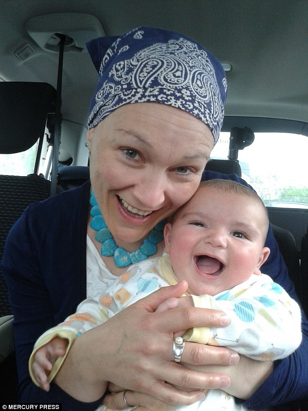 Pár nappal a szülés után tudta meg a friss kismama, hogy rákos