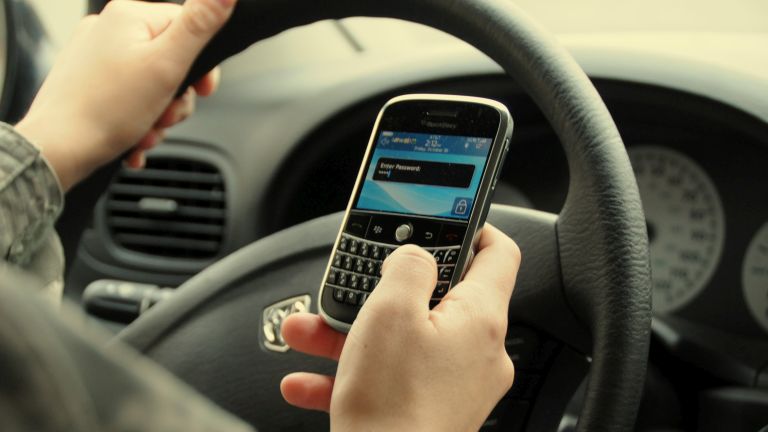 Az sms-írás a legveszélyesebb vezetés közben
