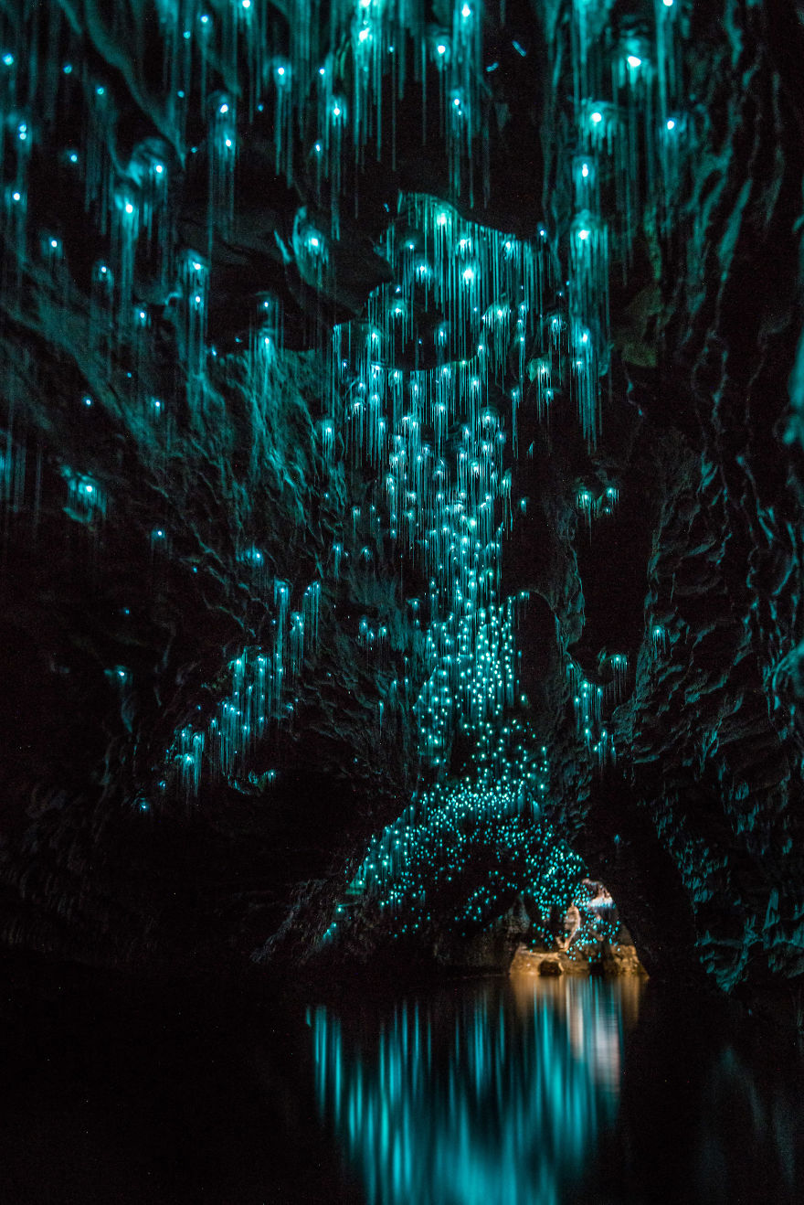 Varázslatos fotók az új-zélandi fénybarlangról
