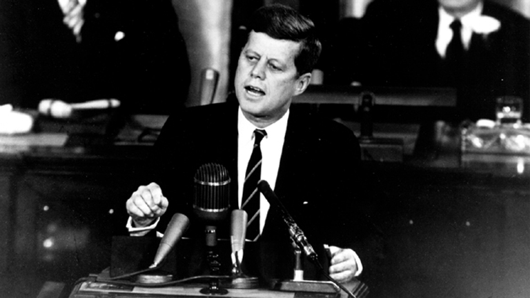 Kennedy bejelenti a Hold-missziót
