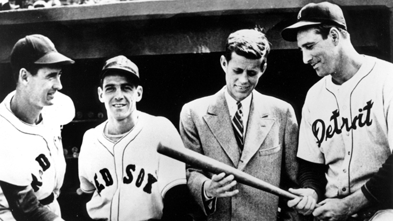 A fiatal Kennedy egy baseball-meccsen