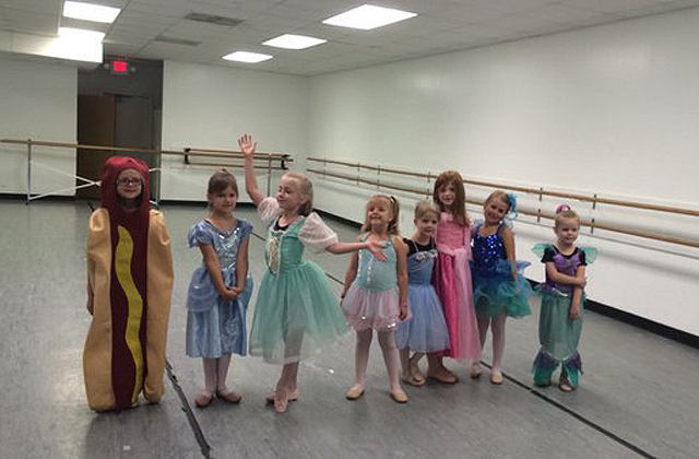 Hősünk a kislány, aki hercegnő helyett hotdognak öltözött - fotó