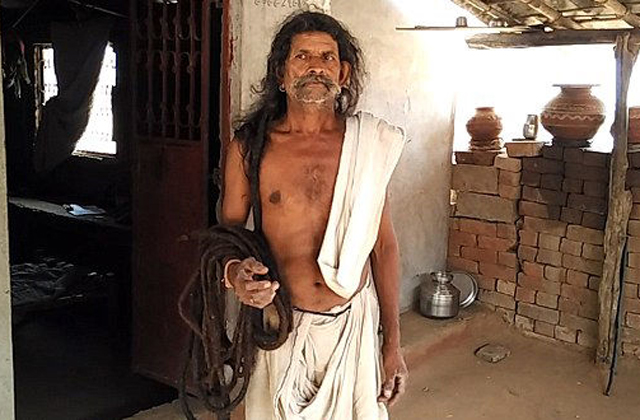 19 méteres haja van egy indiai férfinak - videó