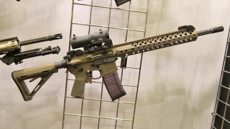 Az amerikai állampolgárok számára elérhető félautomata AR-15 puska (Fotó: Tumblr.com)