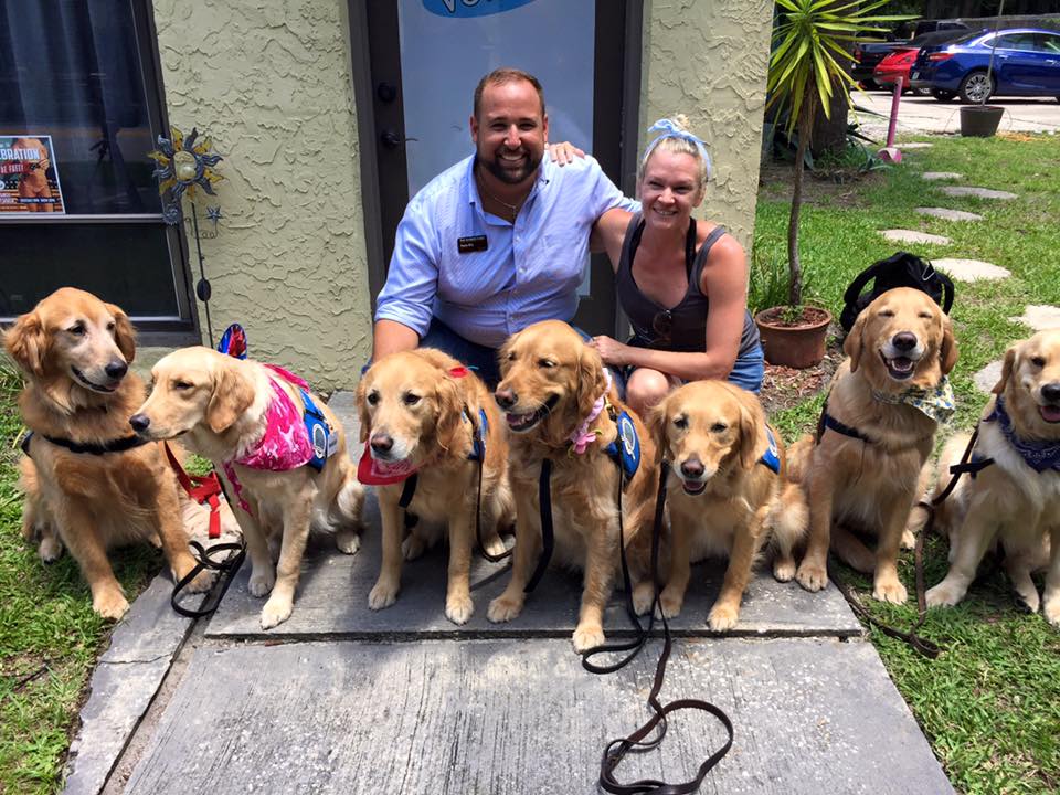 Terápiás kutyákkal segítenek feldolgozni az Orlandói merényletet