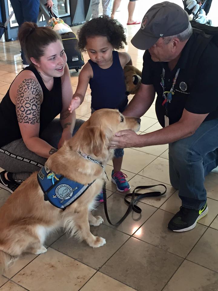 Terápiás kutyákkal segítenek feldolgozni az Orlandói merényletet