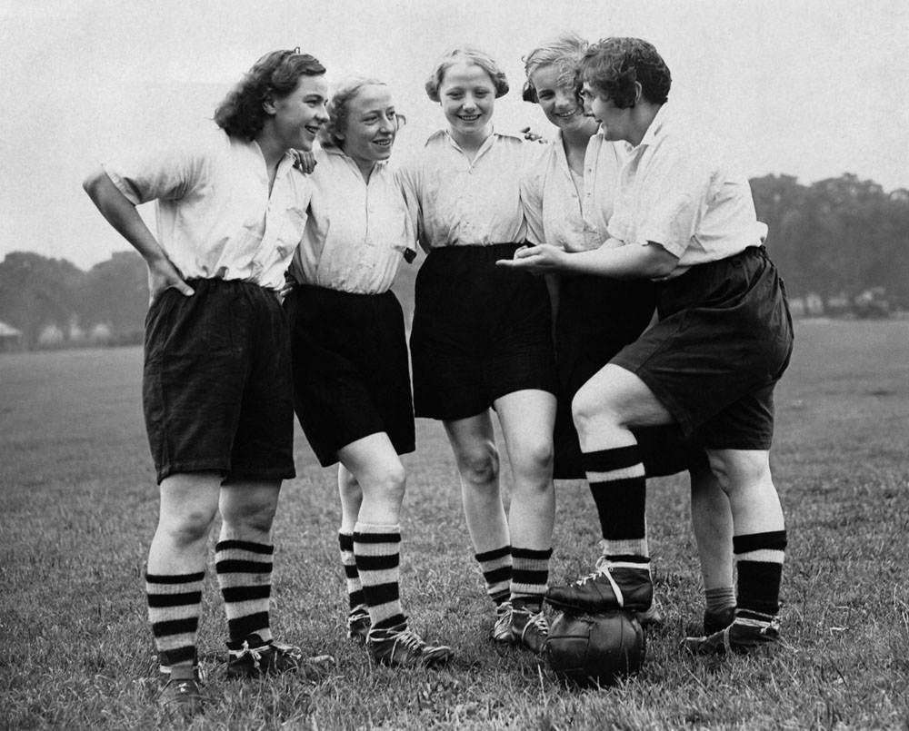 Így fociznak a nők: nagyon vagány retró képeket mutatunk
