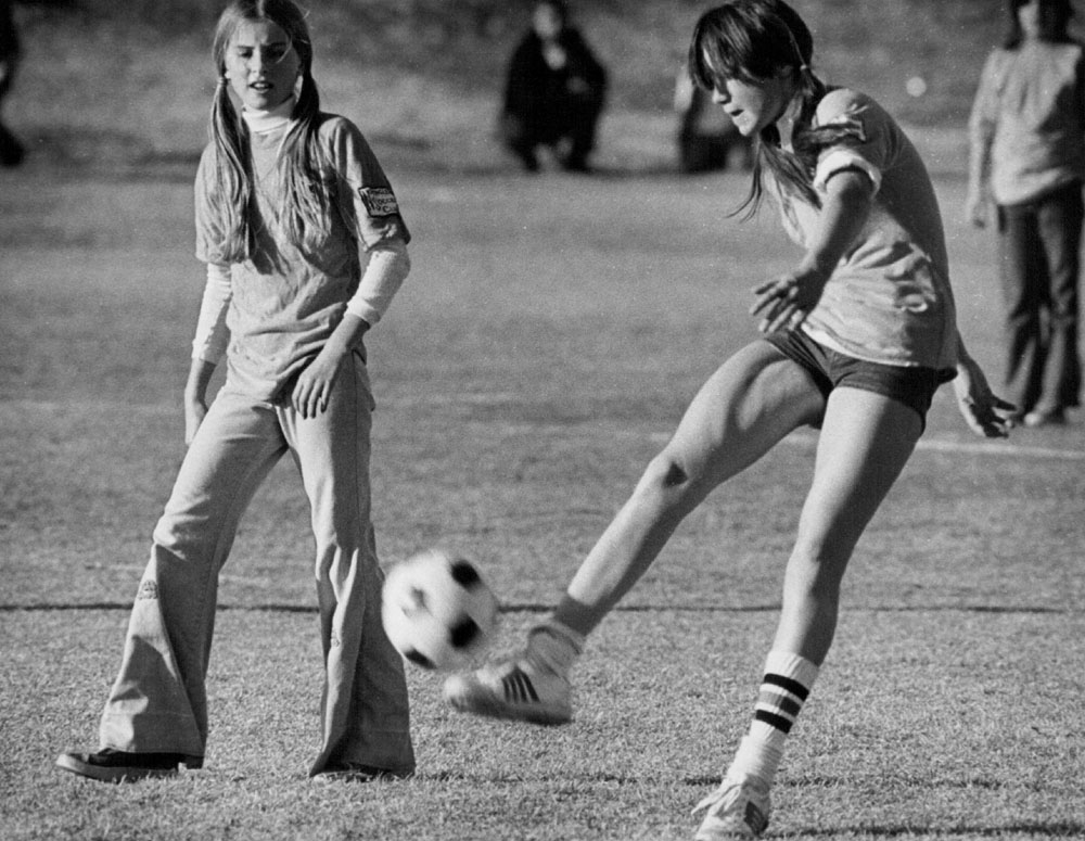 Így fociznak a nők: nagyon vagány retró képeket mutatunk