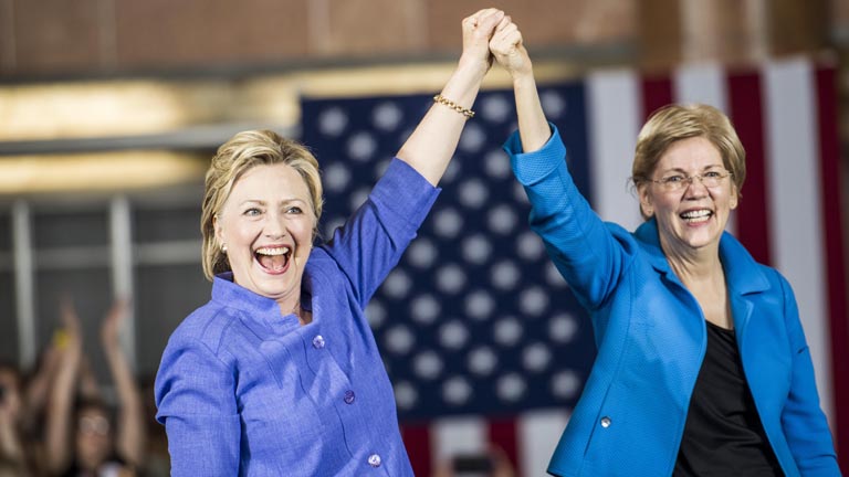 Hillary Clinton és Elizabeth Warren a tegnapi ohiói kampányeseményen