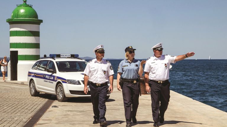 Magyar rendőrök mennek az Adriára