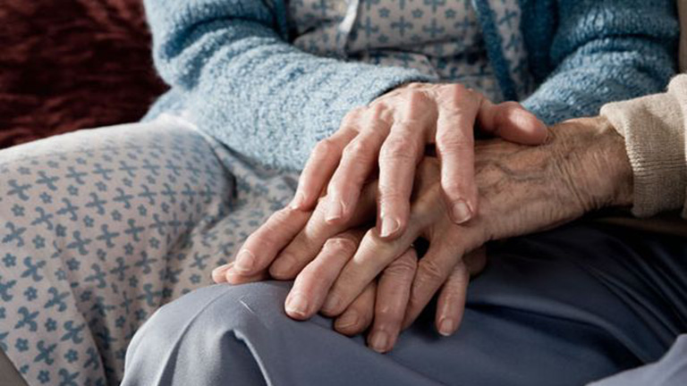 Nem akartak nyugdíjas otthonba menni - együtt lett öngyilkos az idős pár