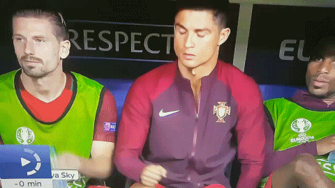 Ronaldo a kispadon sem tud nyugodtan ülni