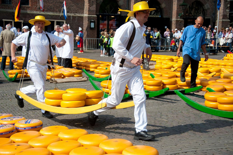 Sajtországban gurul a sajt: Hollandia és a híres sajtpiacok