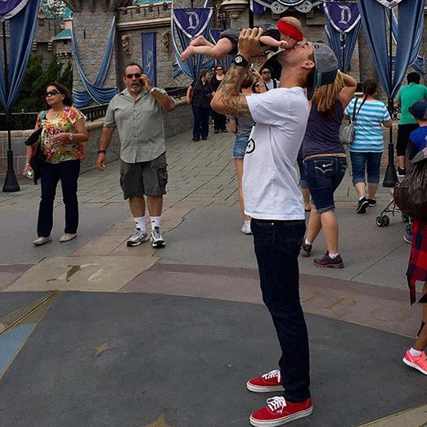 A Disneyland legszexisebb apukáitól megáll az internet