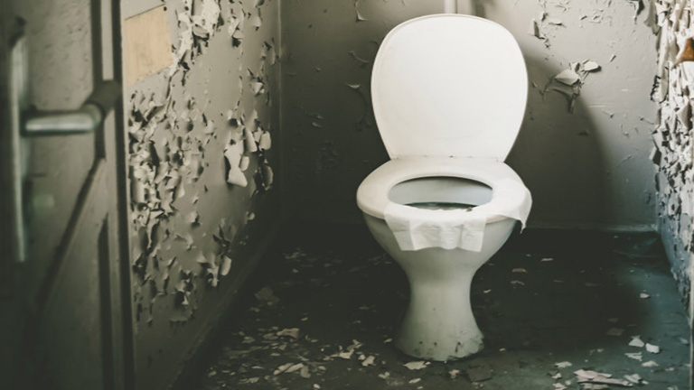 Ezért ne takard le SOHA wc-papírral a nyilvános vécé ülőkéjét