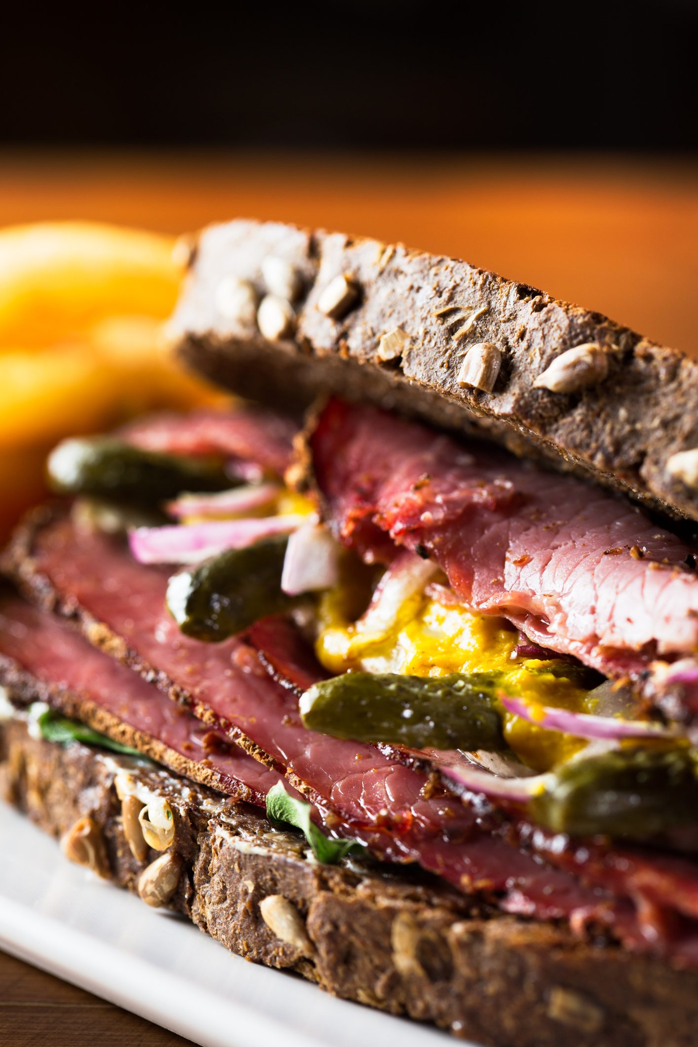 Kajakóma tálalva: New York ikonikus szendvicse, a pastrami