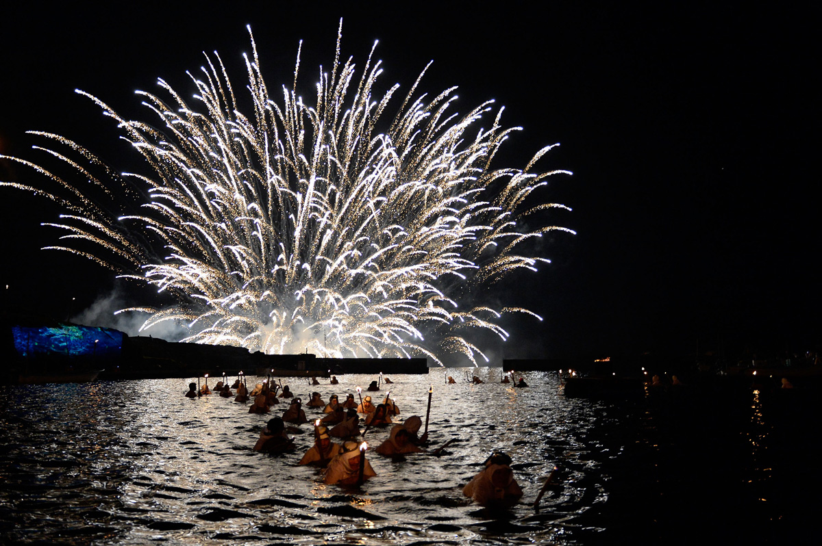 15 fotó japán egyik leglátványosabb tűzijáték fesztiváljáról, a Tezutsu Hanabiról