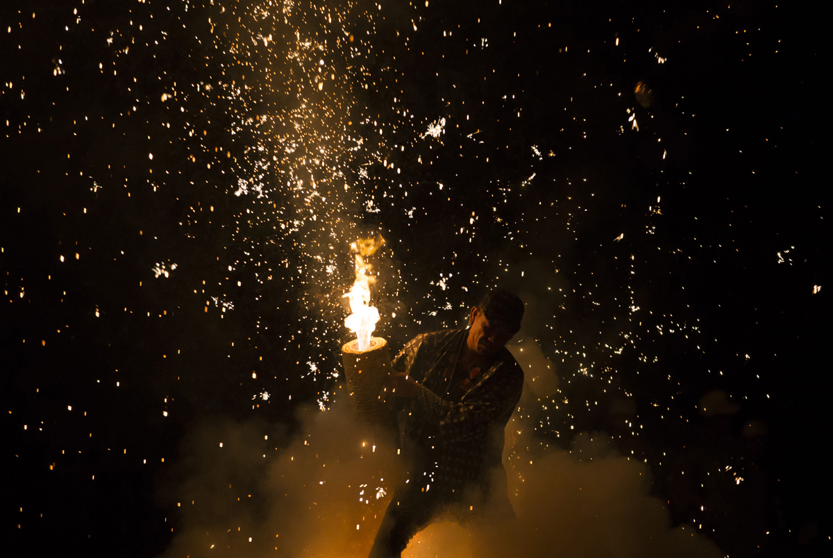 15 fotó japán egyik leglátványosabb tűzijáték fesztiváljáról, a Tezutsu Hanabiról