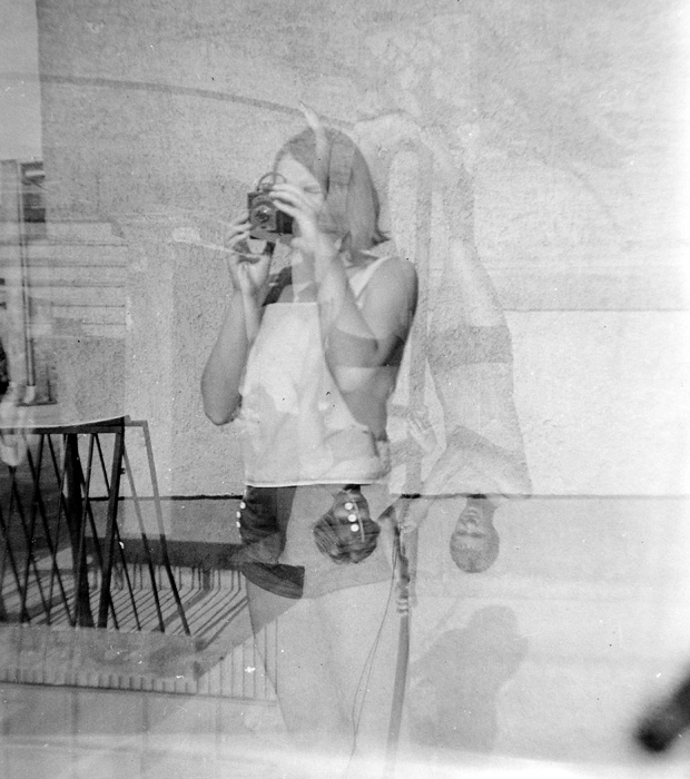 Hölgy fényképezőgéppel (1972)