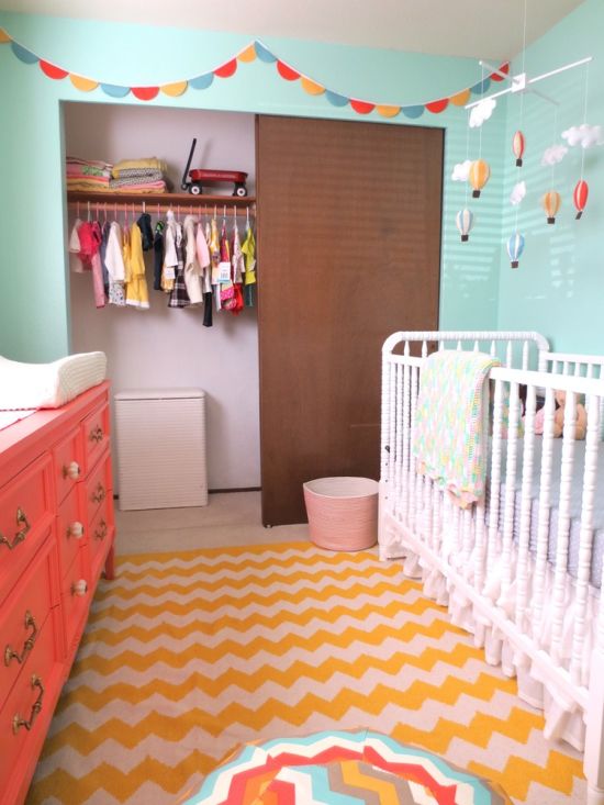 Egy kislány csupa szín, csicsamentes szobája, amitől jókedved támad